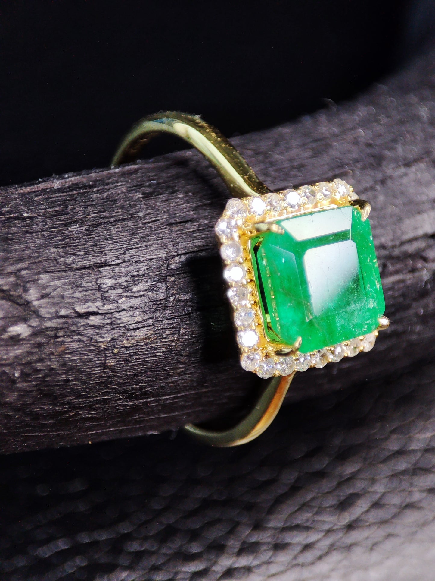 1.3 Cts Emerald , Diamonds and Yellow Gold