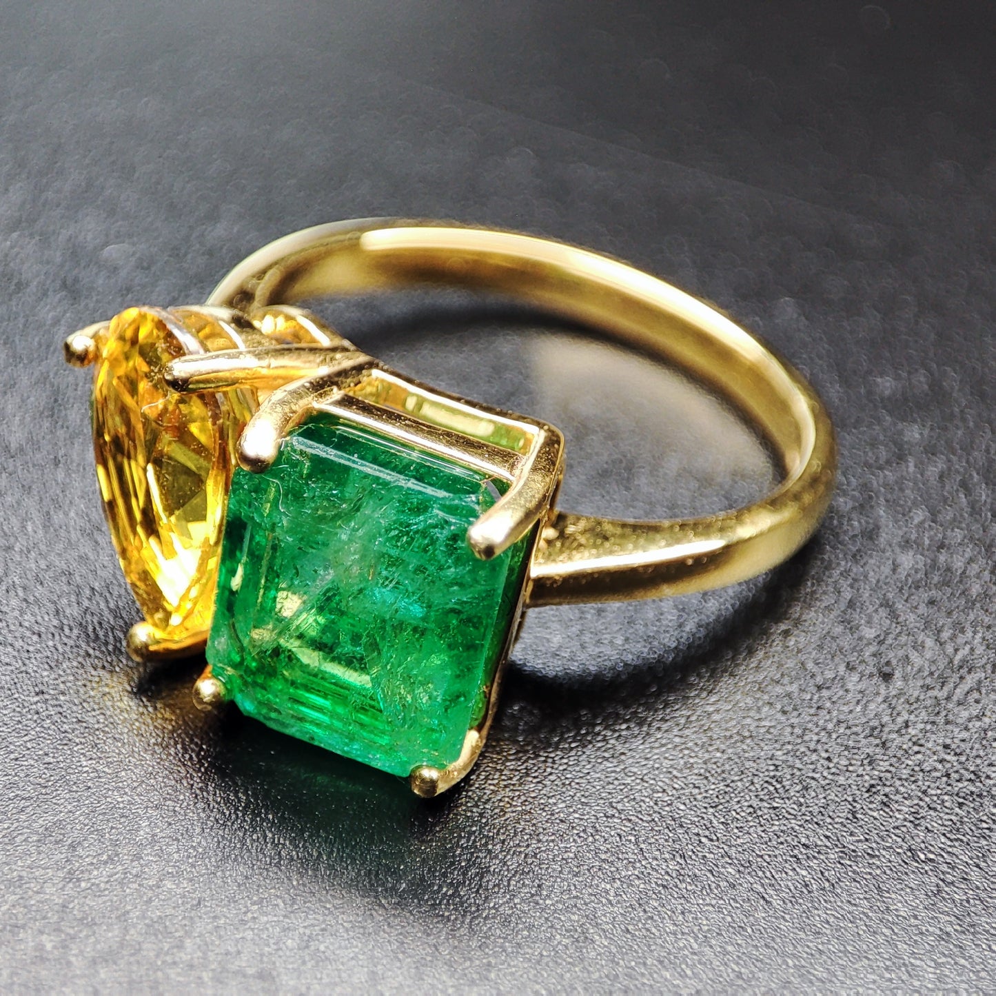 Toi et Moi Ring in Yellow Gold 18 Cts, yellow sapphire and Green emerald