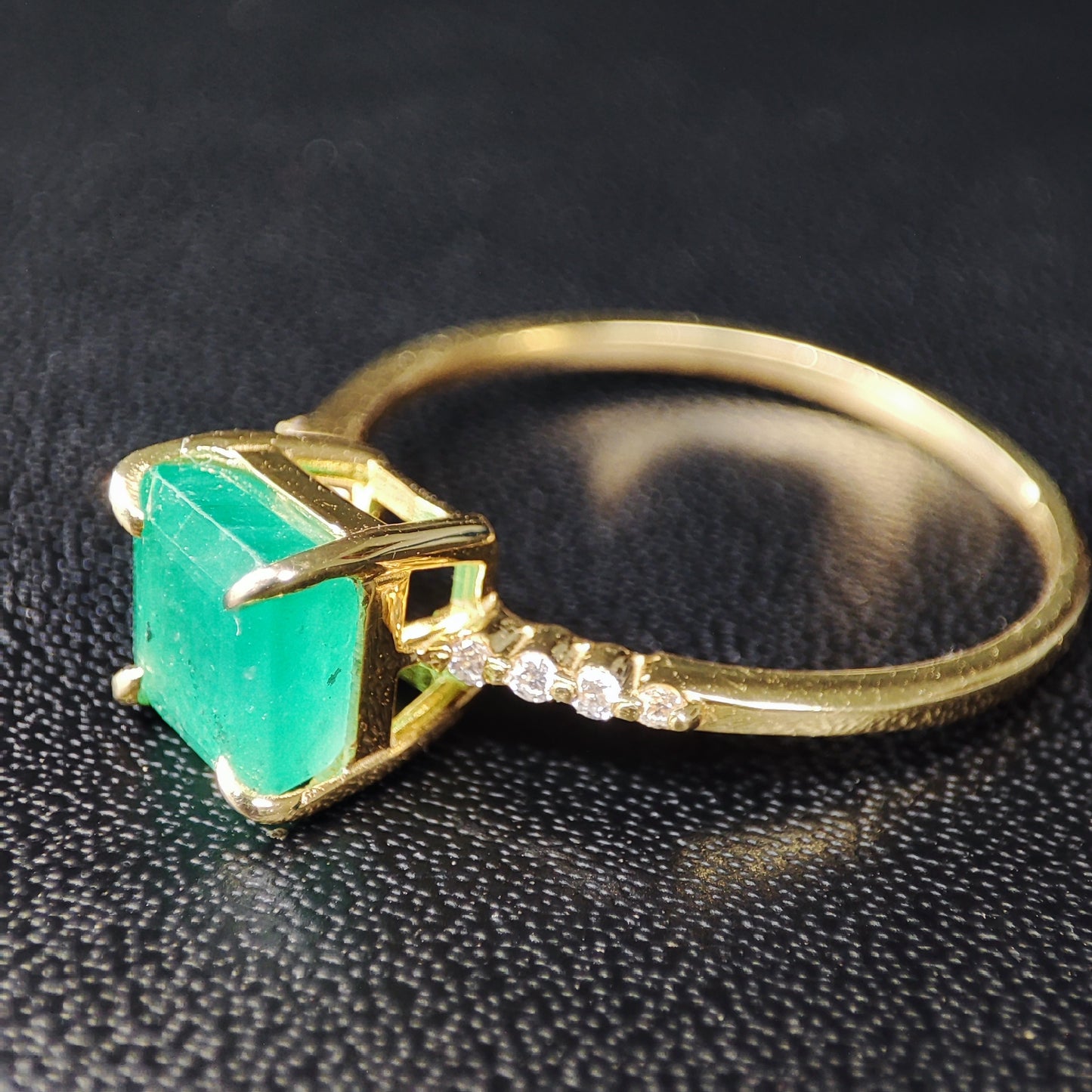 Emerald & Diamond Solitaire Ring on 18 Kts Yellow Gold