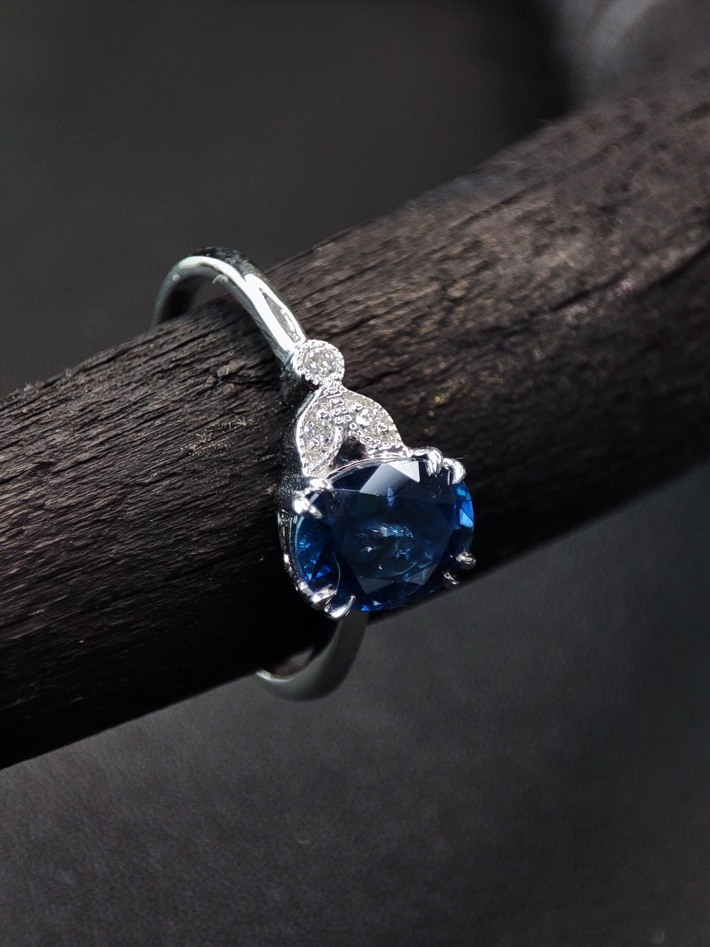 1.16 Cts Blue Sapphire White Gold Solitaire with Diamonds