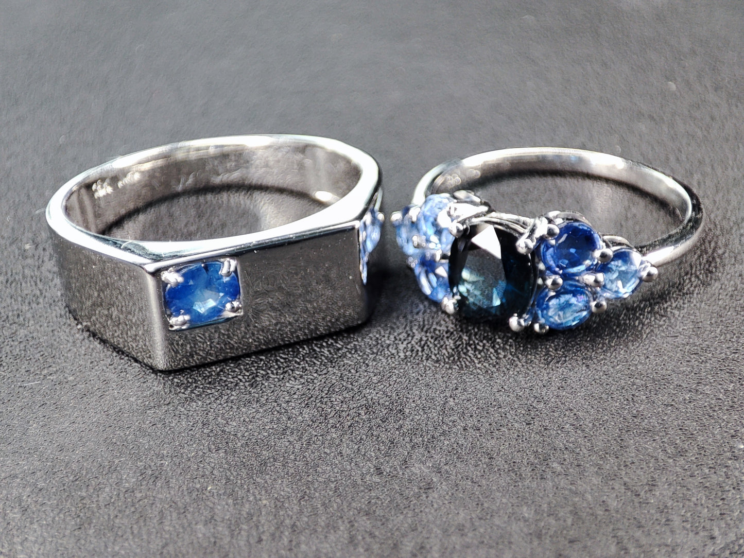 1.5 Carats Royal Blue sapphire solitaire 18 Cts White Gold