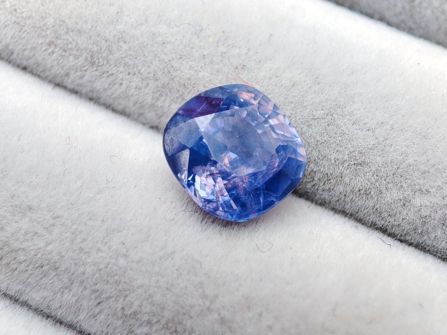 2.9 Carats Cleat Blue Sapphire