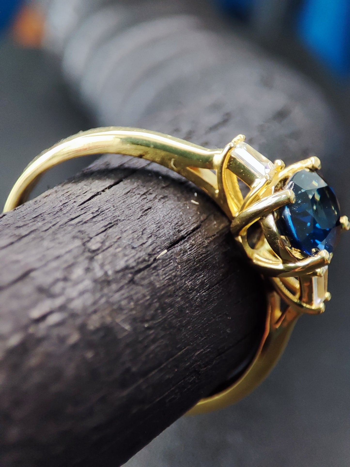 1 Cts Teal Sapphire on Yellow Gold Art Deco Solitaire Ring