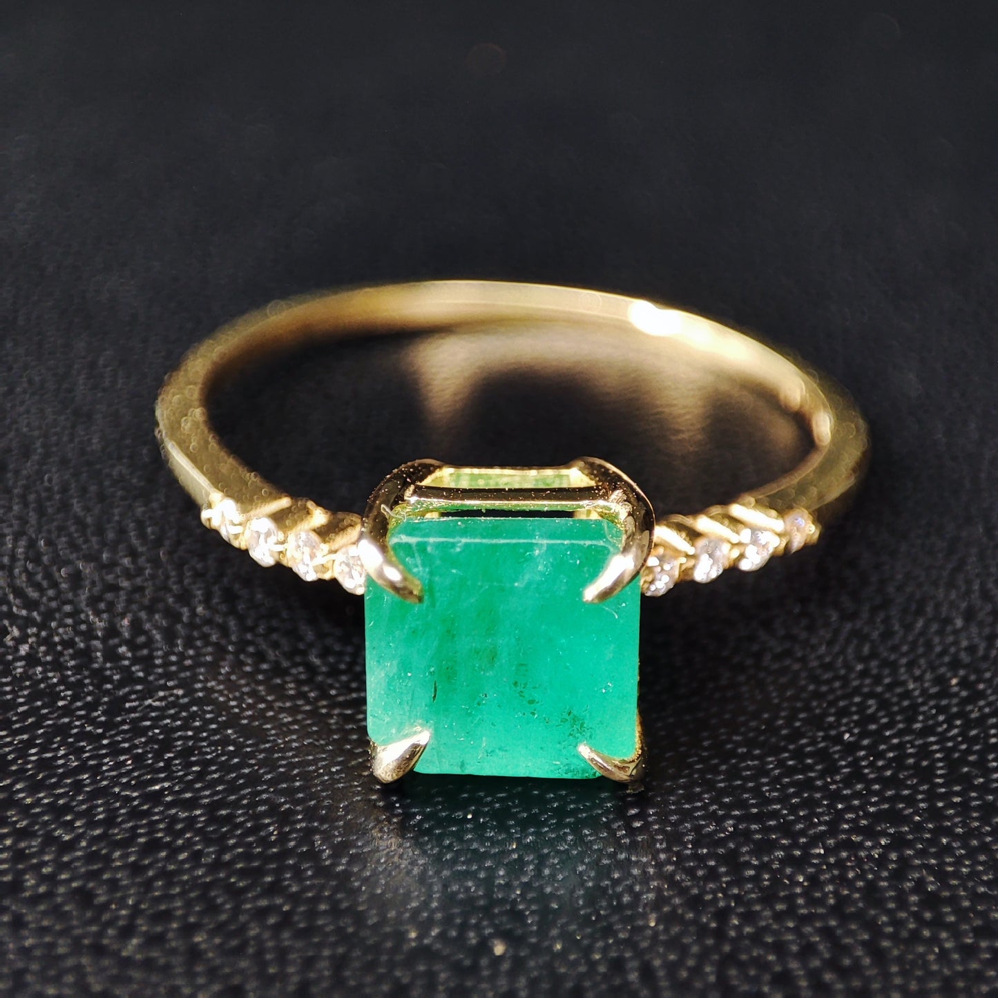 Emerald & Diamond Solitaire Ring on 18 Kts Yellow Gold