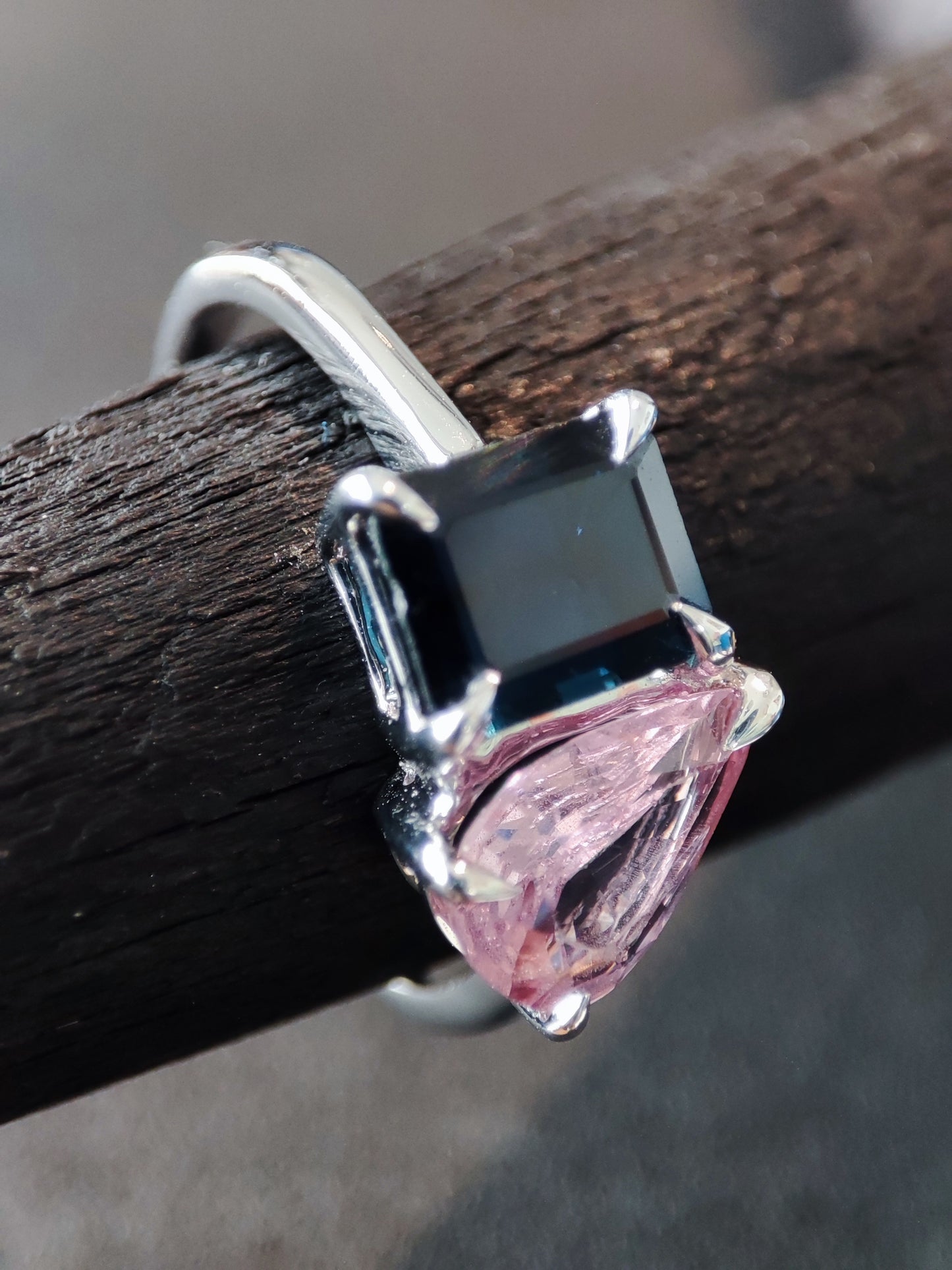 Toi et Moi White Gold Ring 18 Cts Blue Sapphire and pink Spinel