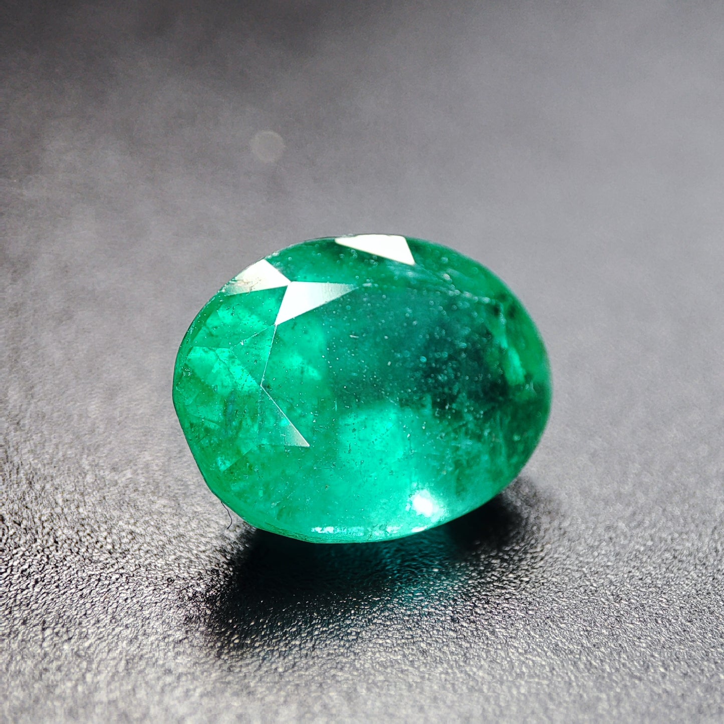 Natural Green Emerald 2.8 Cts