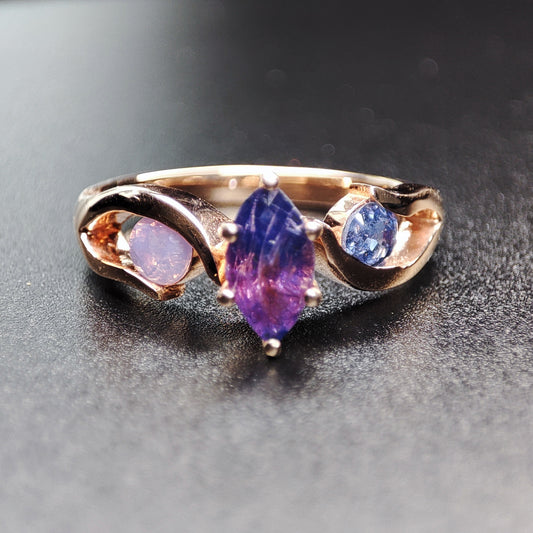 1.2 Carats Bi color Sapphire Ring on 18 Cts Pink Gold