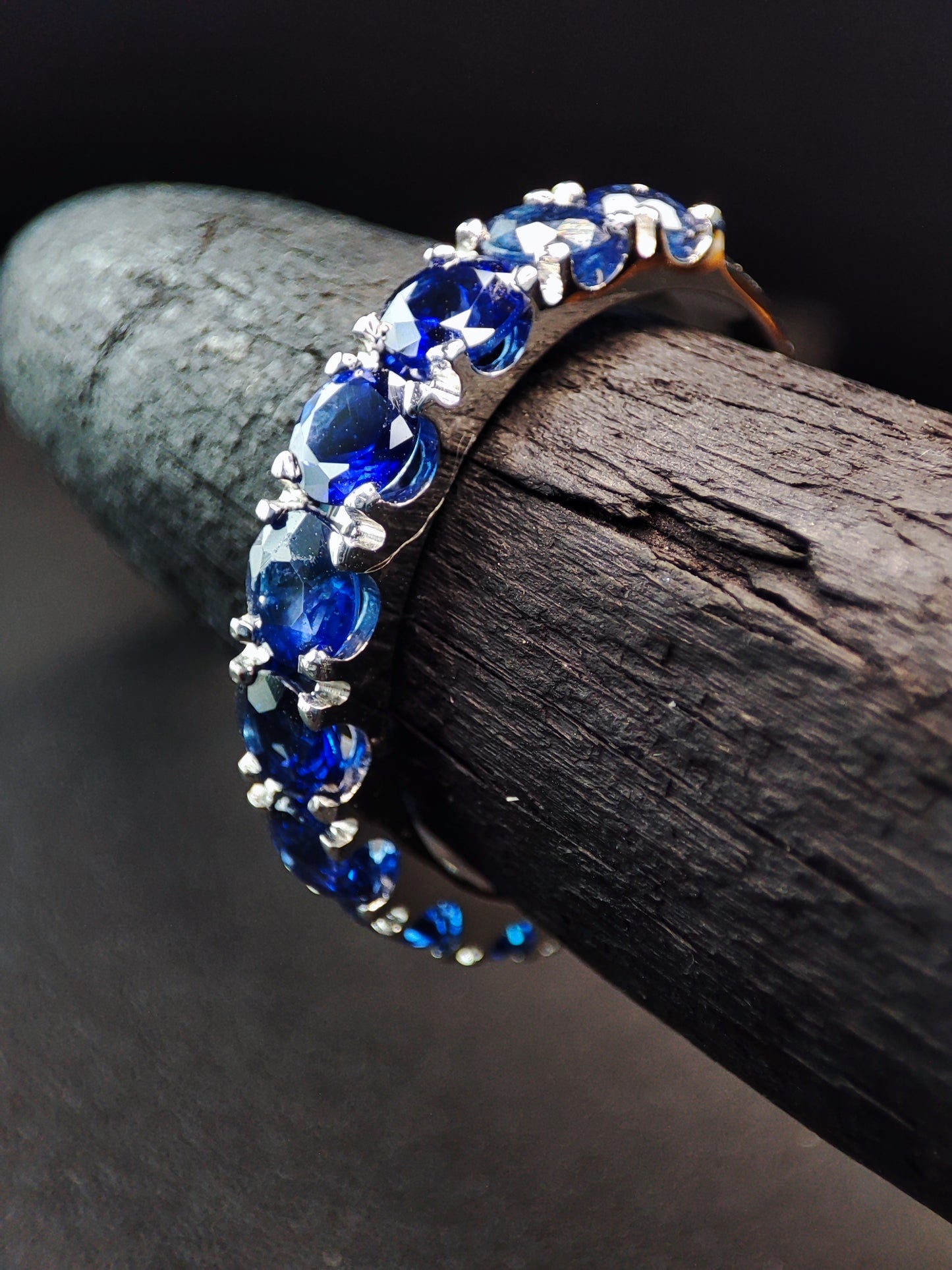 2 Cts Blue Sapphire White Gold Infinity Ring