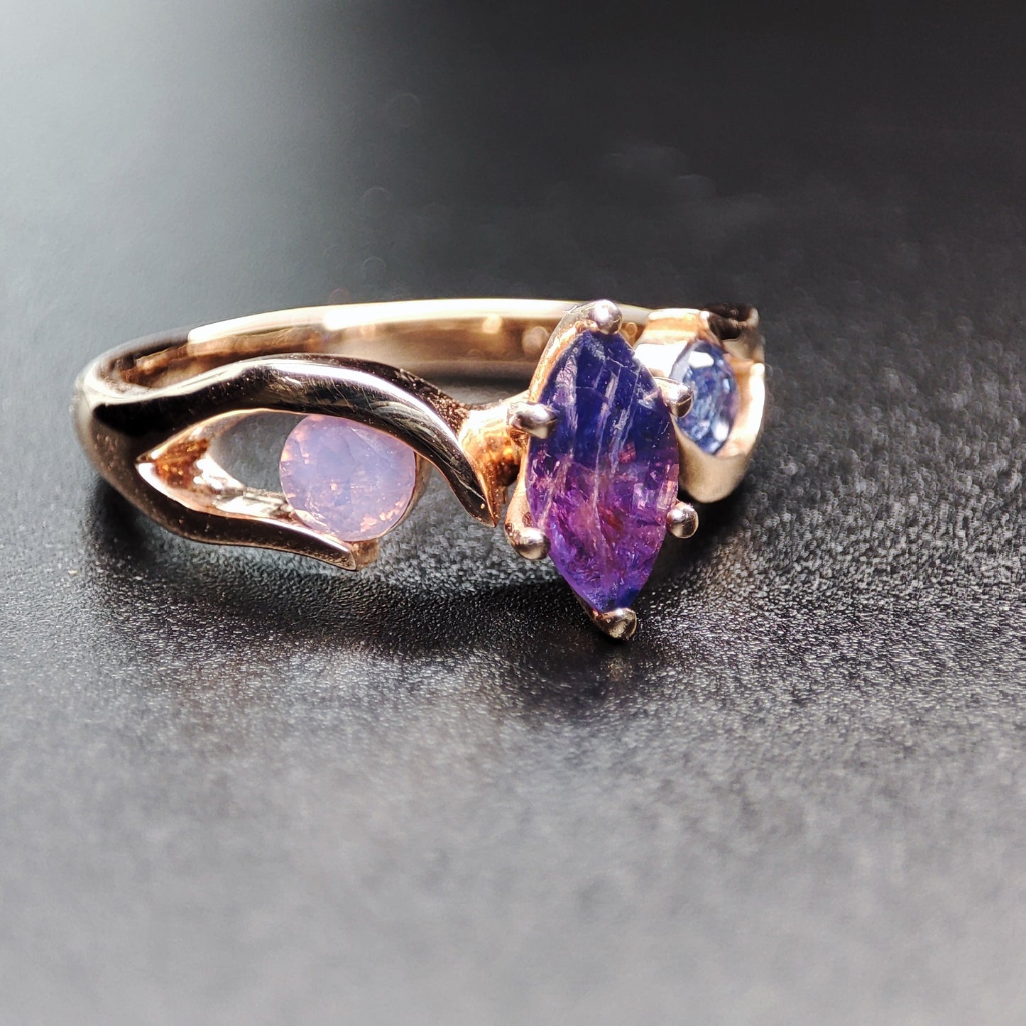 1.2 Carats Bi color Sapphire Ring on 18 Cts Pink Gold