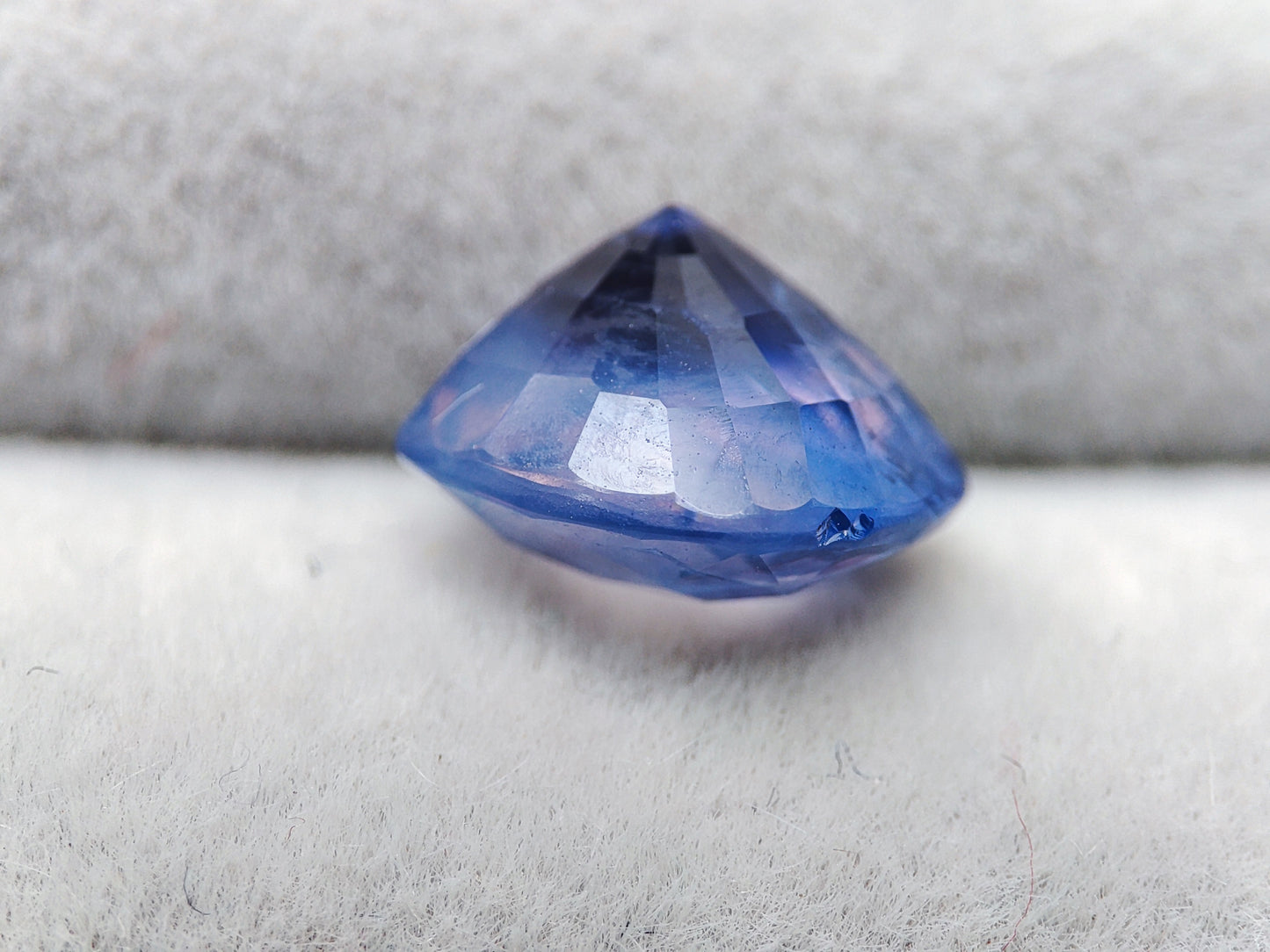 2.9 Carats Cleat Blue Sapphire