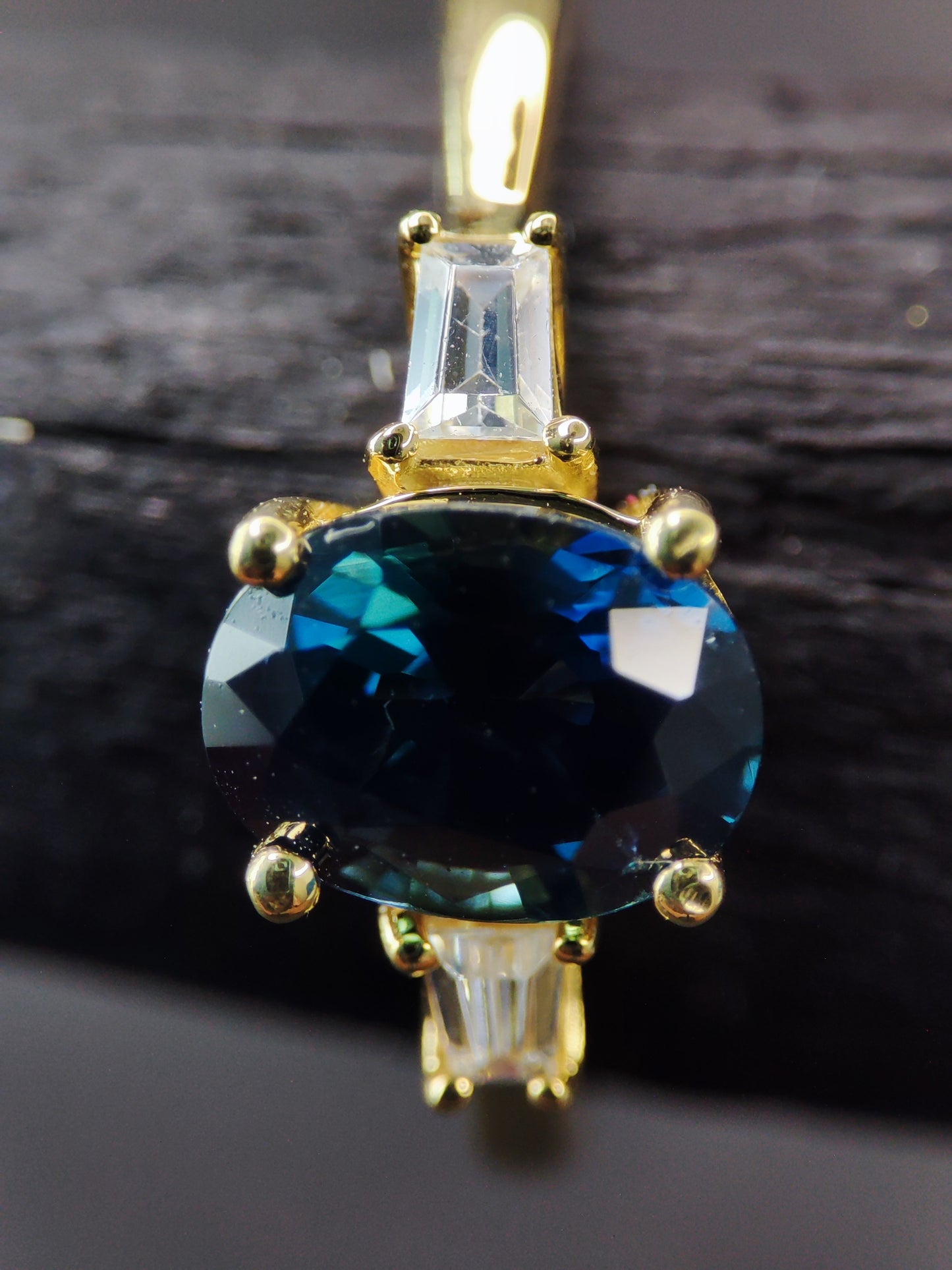 1 Cts Teal Sapphire on Yellow Gold Art Deco Solitaire Ring