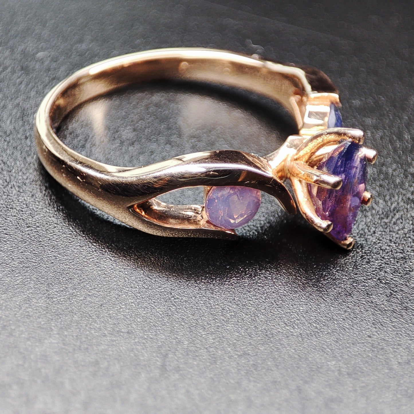 1.2 Carats Bi color Sapphire Ring on 18 Cts Pink Gold