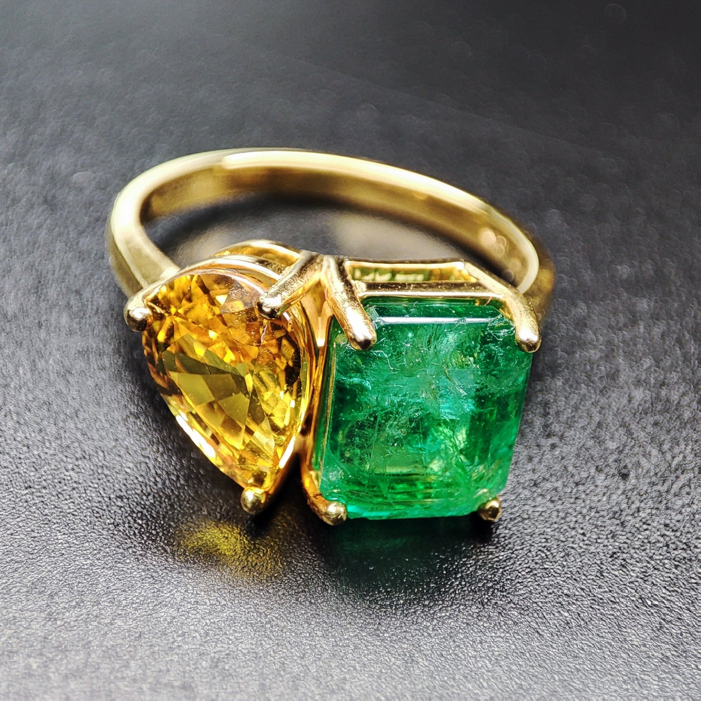 Toi et Moi Ring in Yellow Gold 18 Cts, yellow sapphire and Green emerald