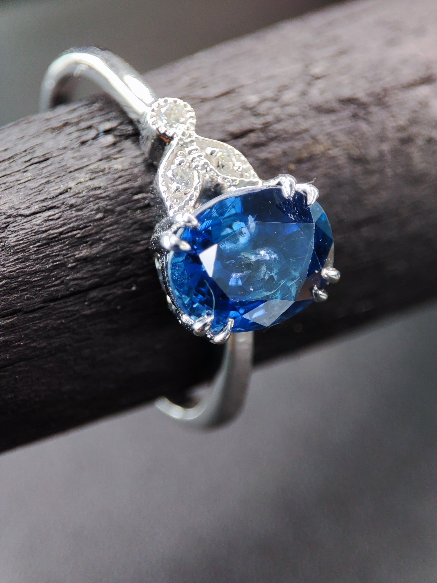1.16 Cts Blue Sapphire White Gold Solitaire with Diamonds