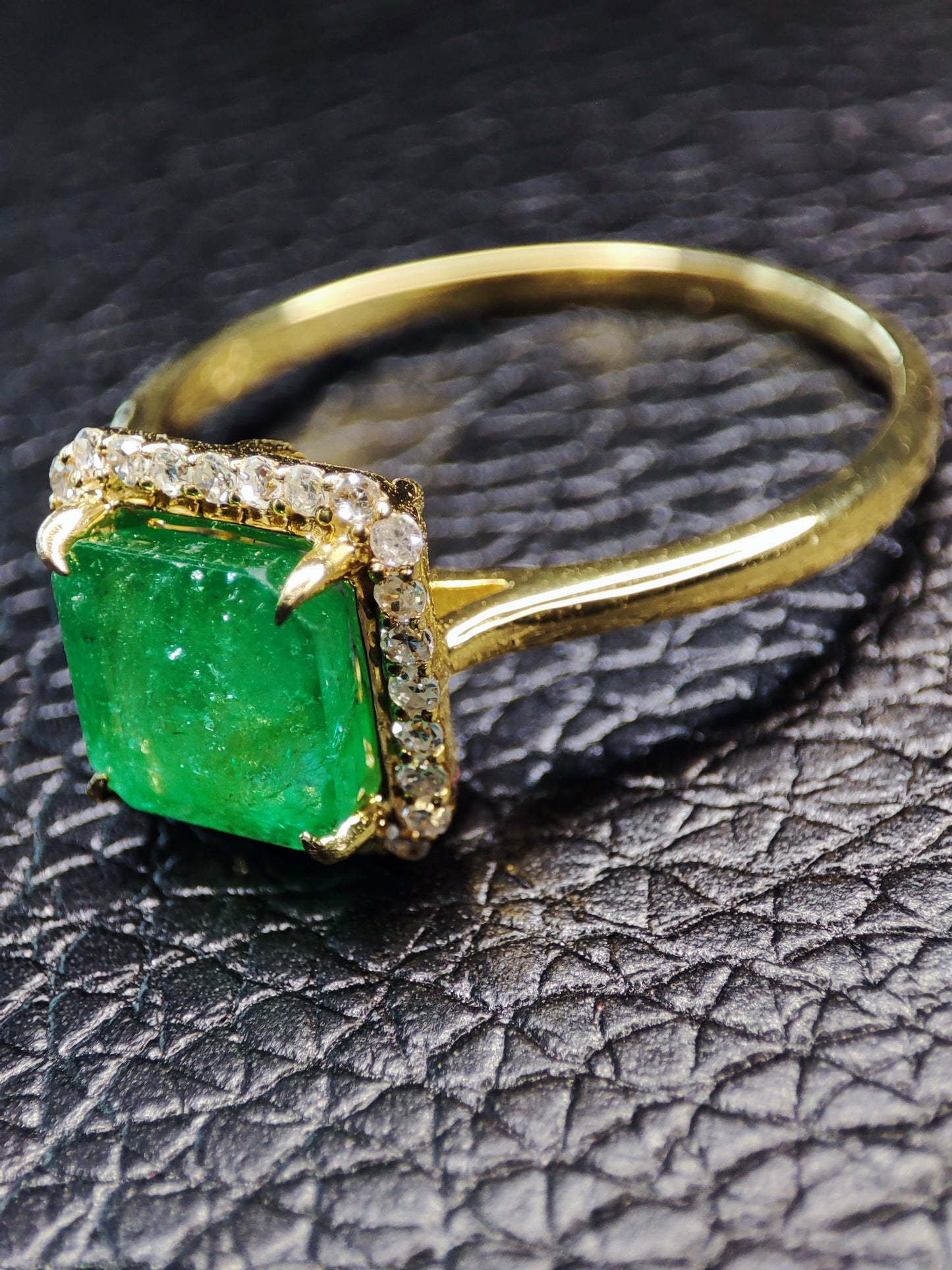 1.3 Cts Emerald , Diamonds and Yellow Gold