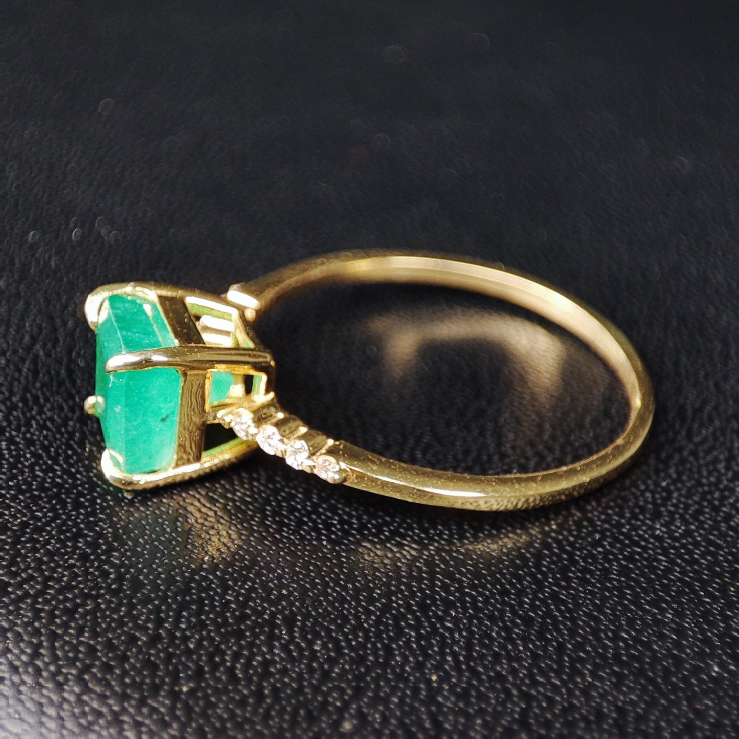 Emerald & Diamond Solitaire Ring on 18 Kts Yellow Gold