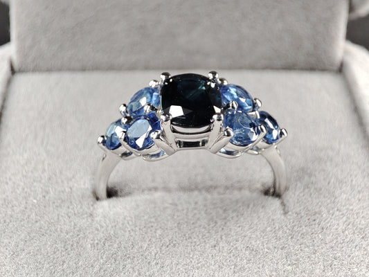 1.5 Carats Royal Blue sapphire solitaire 18 Cts White Gold