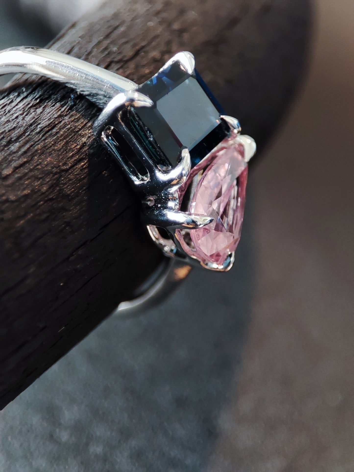 Toi et Moi White Gold Ring 18 Cts Blue Sapphire and pink Spinel