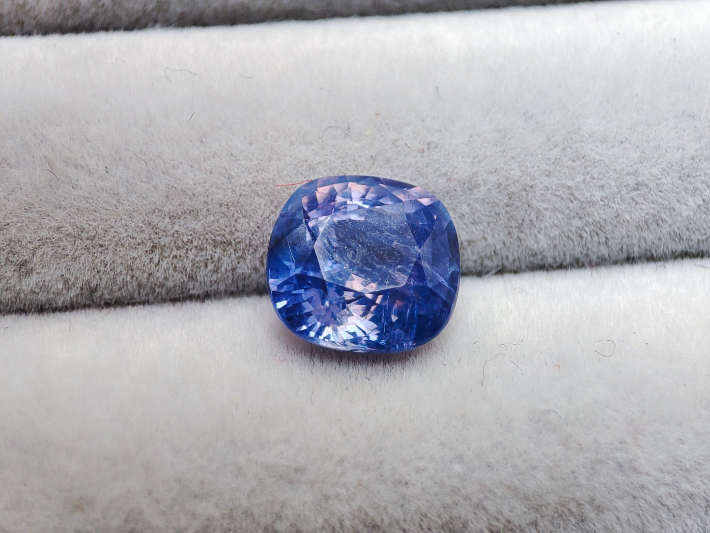 2.9 Carats Cleat Blue Sapphire