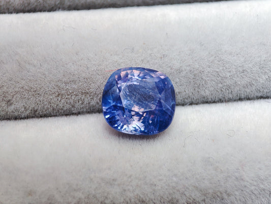 2.9 Carats Cleat Blue Sapphire