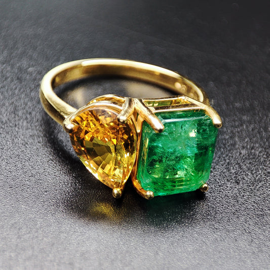 Toi et Moi Ring in Yellow Gold 18 Cts, yellow sapphire and Green emerald