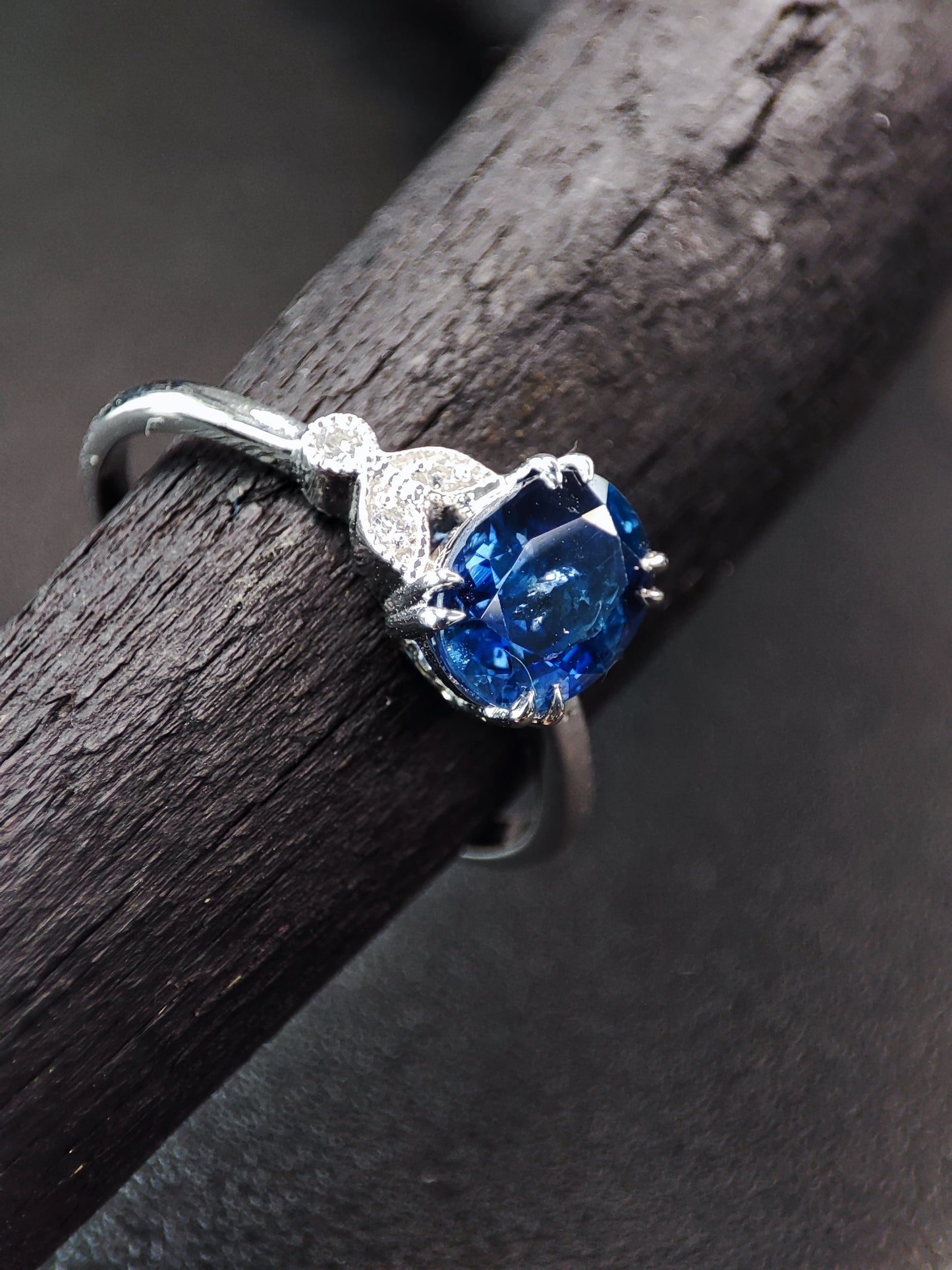 1.16 Cts Blue Sapphire White Gold Solitaire with Diamonds